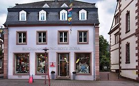 Ferienwohnungen Stadt Merzig Appartement Piatti und Appartement Bücherliebe